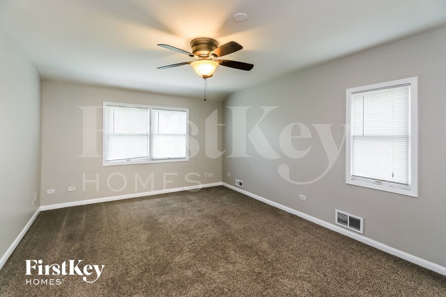 Building Photo - 18722 Hamlin Ave