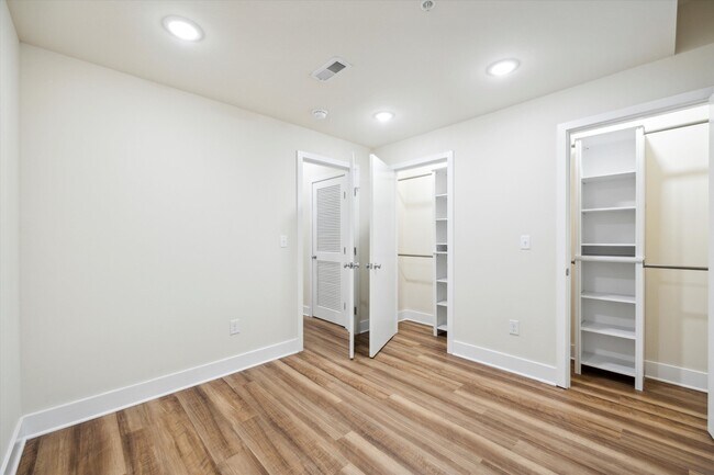 Building Photo - 1519 N Sydenham St