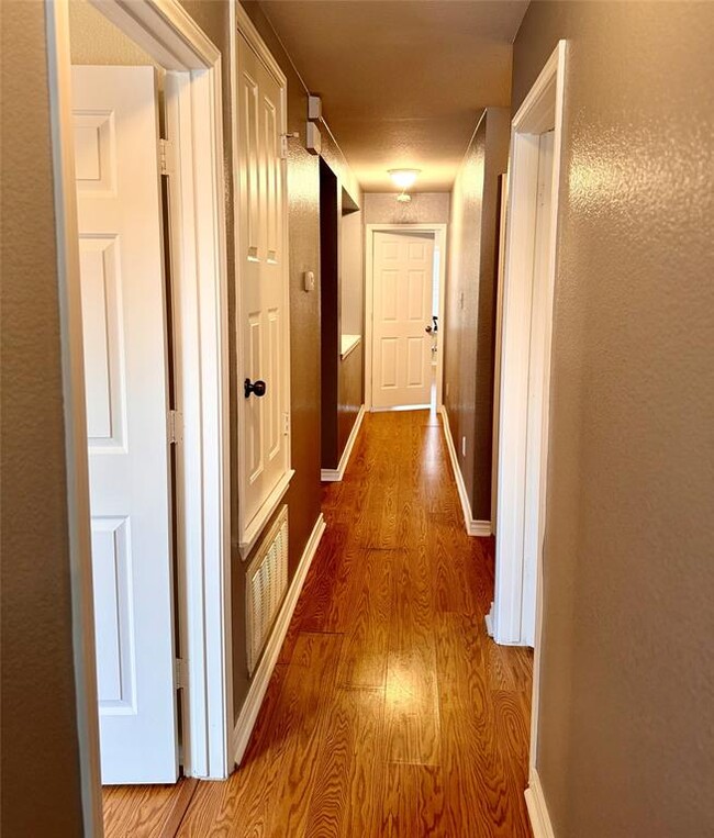 Building Photo - 5620 Victory Gallop Dr