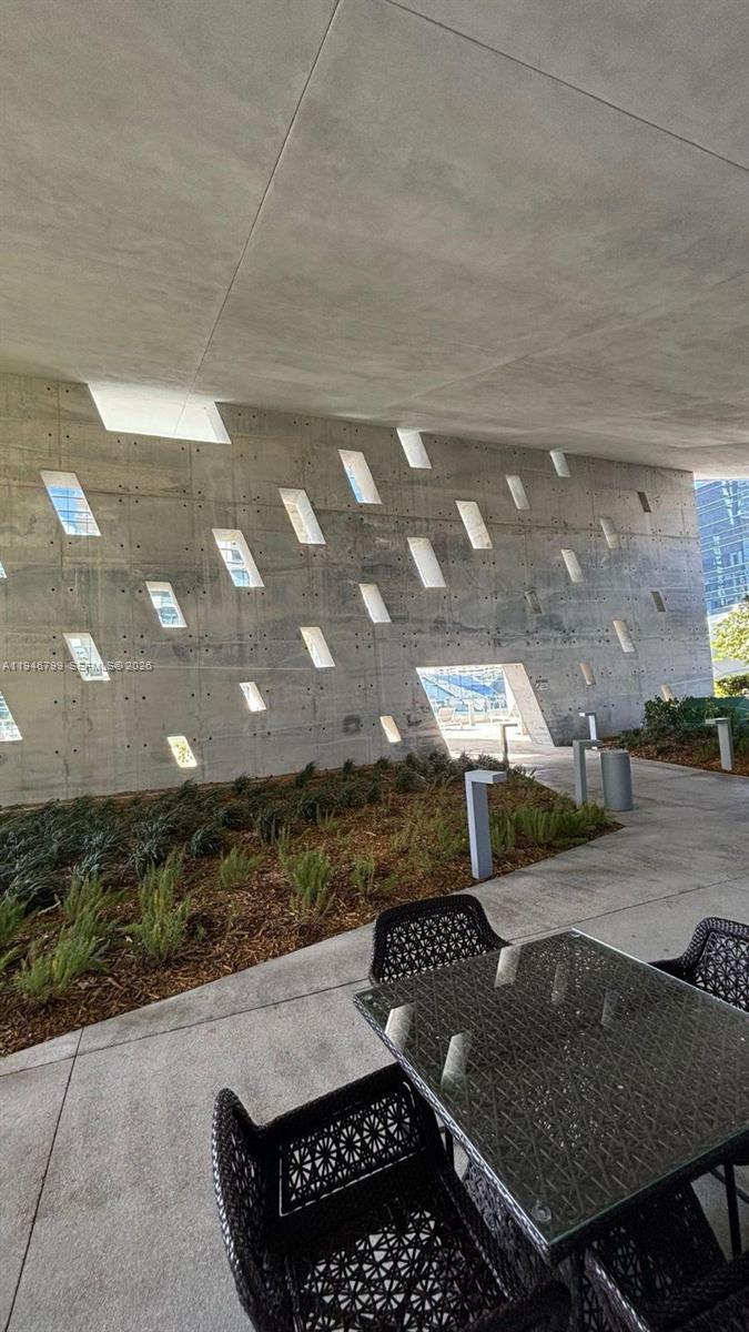 Building Photo - 68 SE 6th St