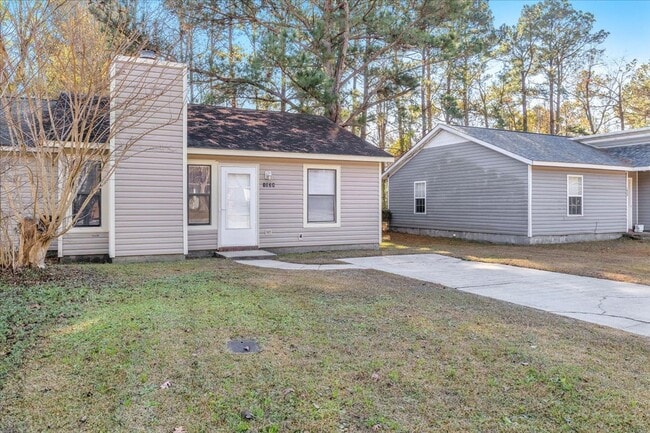 Building Photo - 2 Bed 2.5 Bath Duplex