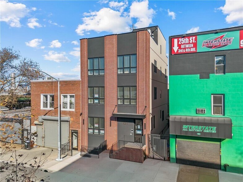 Building Photo - 157 25th St