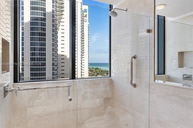 Building Photo - 17475 Collins Ave