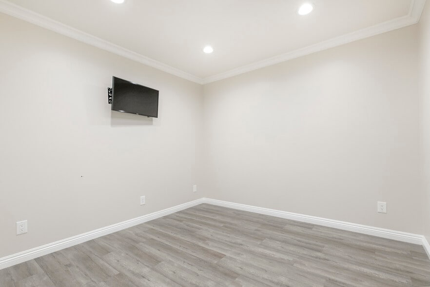 Building Photo - 8215 Saint Clair Ave