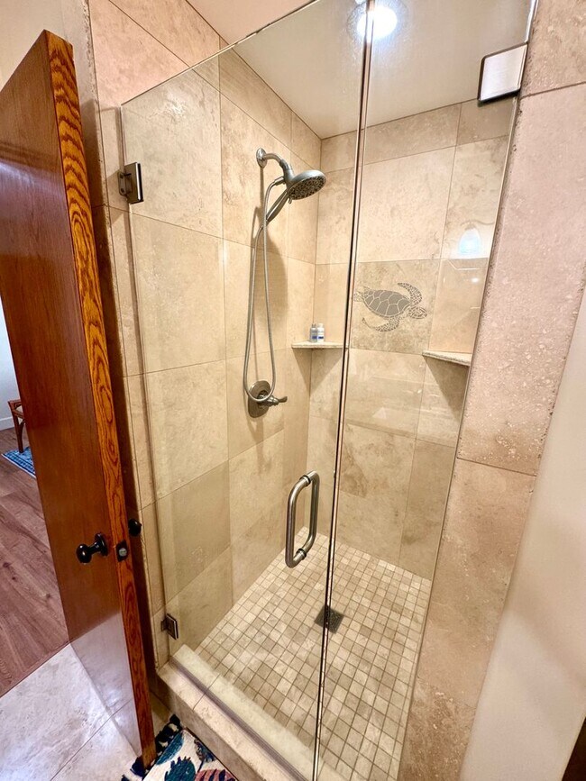 Building Photo - Resort Living- Large 2 bed 2 bath Condo at Kaanapali Royal