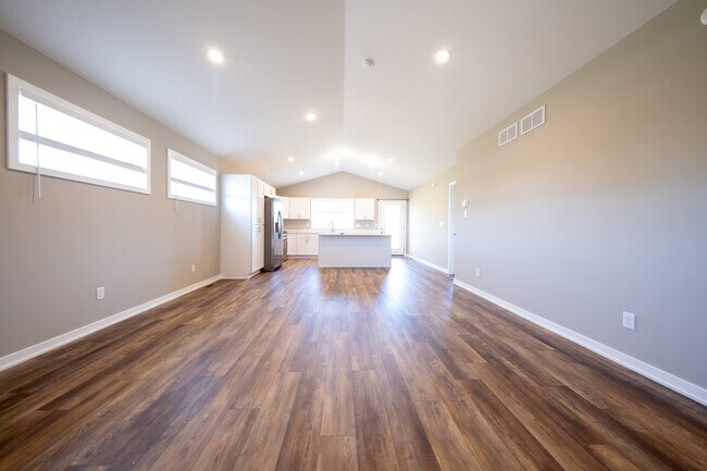 Building Photo - 1121 Dorothy Ln