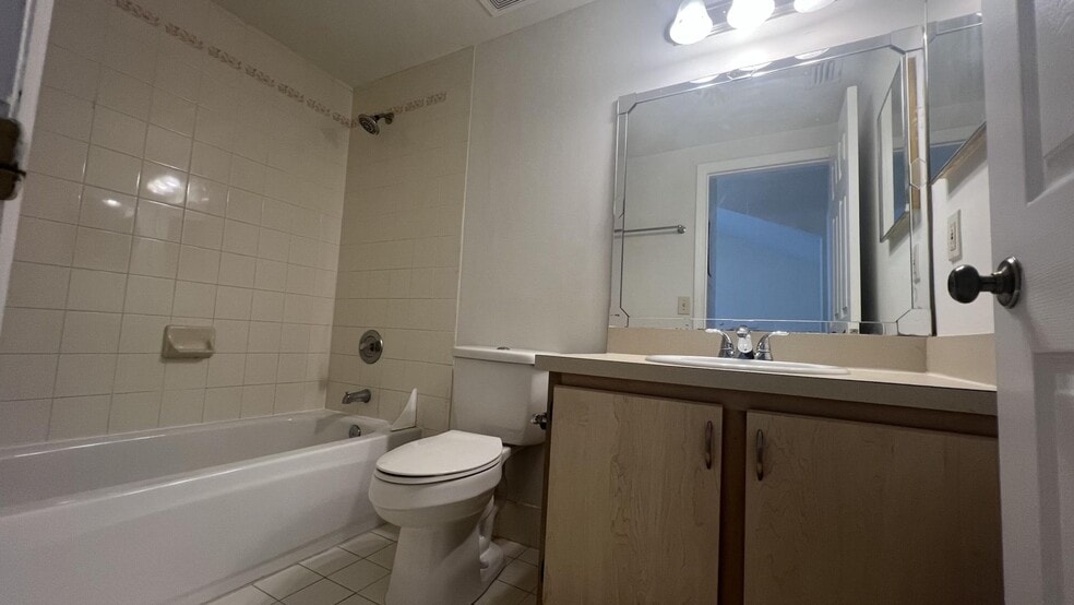 Building Photo - 735 SW 148th Ave