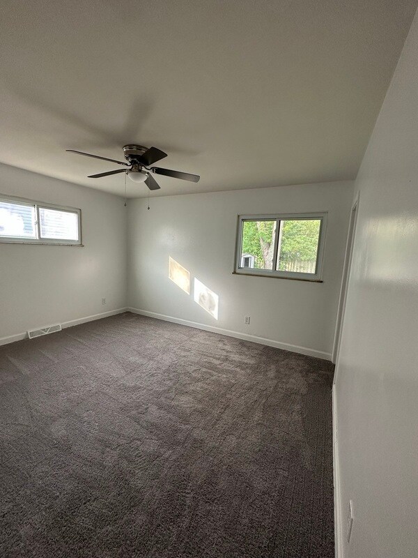 Building Photo - 5125 Bigelow Dr