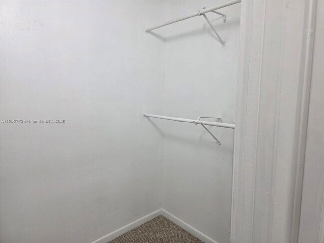 Building Photo - 1500 Jefferson Dr