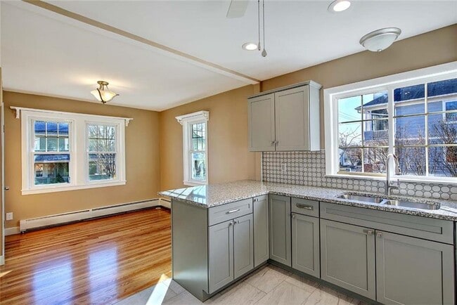 Building Photo - 66 Tyndall Ave