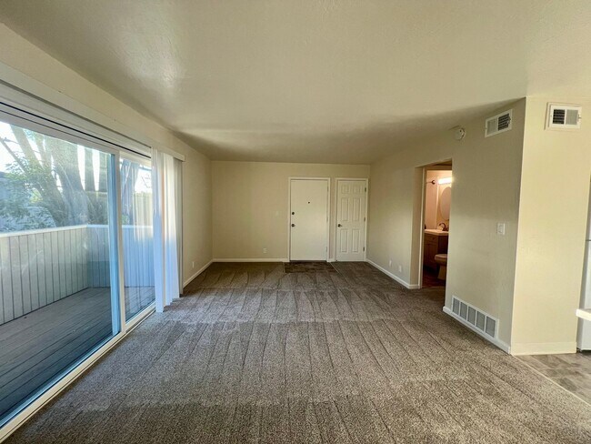 Building Photo - Renovated 2-bedroom, 1-bath Unit