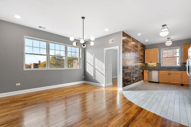 Building Photo - 6156 S Kenwood Ave