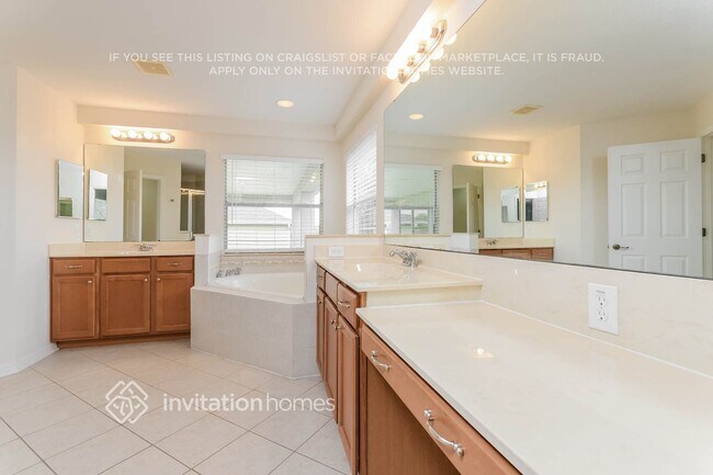 Building Photo - 806 Pecori Terrace