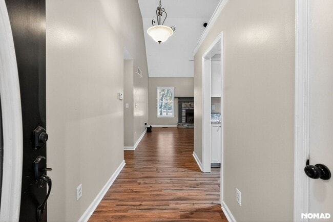 Building Photo - 198 Lakeview Dr