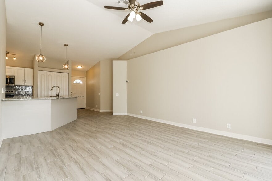 Building Photo - 10329 Midstate Ave