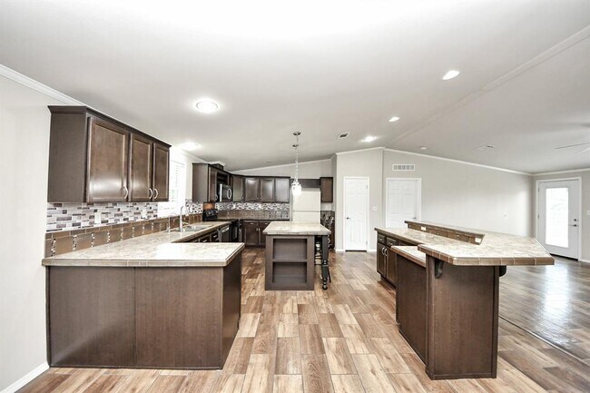 Building Photo - 4000 Mustang Rd