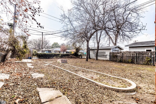 Building Photo - 206 Hoover Ave