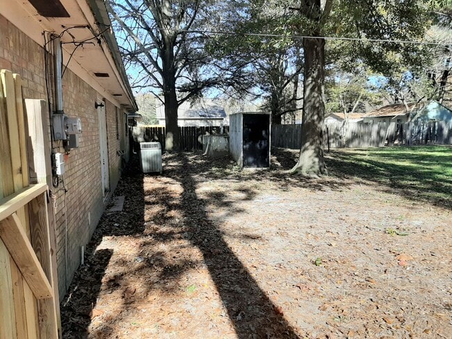 Building Photo - 205 Jim Denton