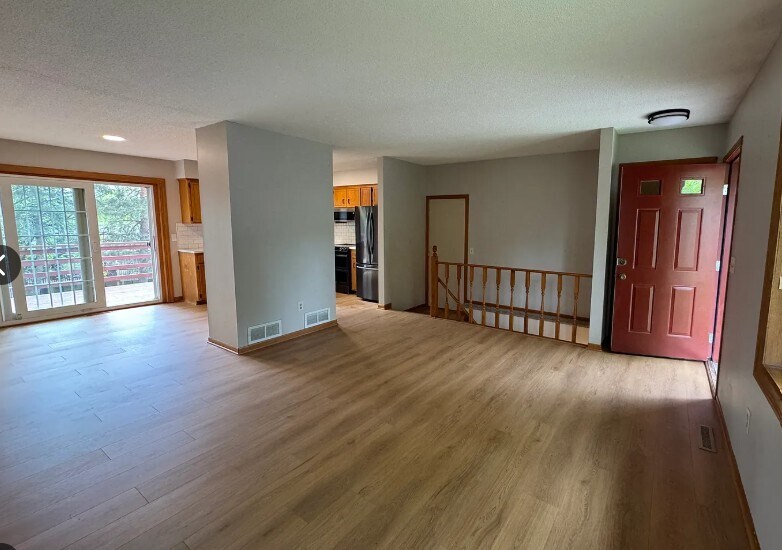Building Photo - 6990 Redwing Ln