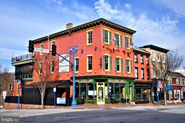 Building Photo - 154 Bridge St