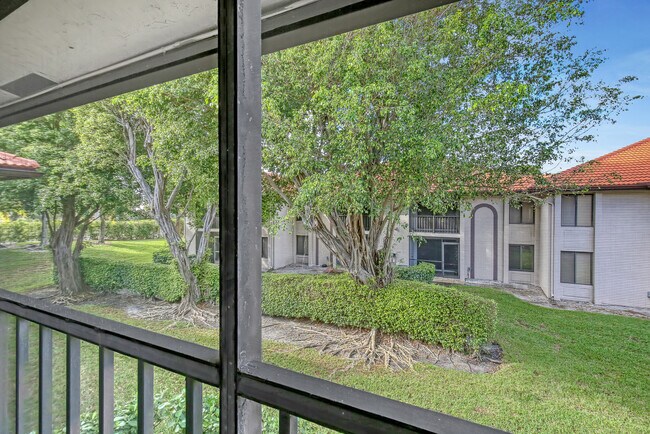 Building Photo - 300 E Club Cir