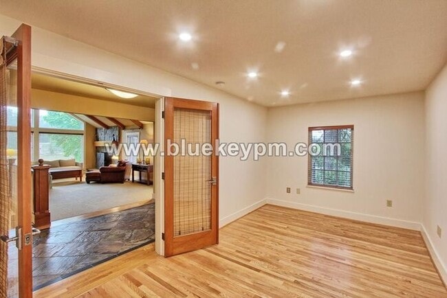 Building Photo - 3 Bed, 2 Bath, 1 Acre Home in Ridgefield, WA