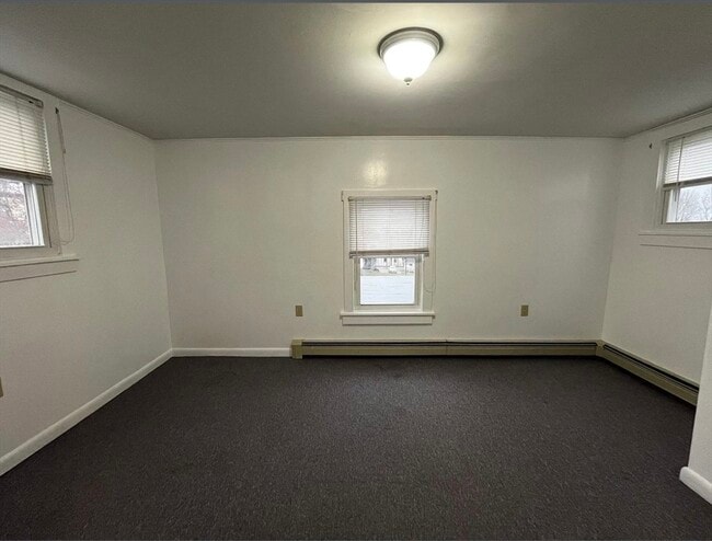 Building Photo - 600 Main St