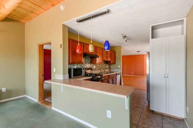 Building Photo - Three Bedroom, 2 Bathroom in newer Subdivision