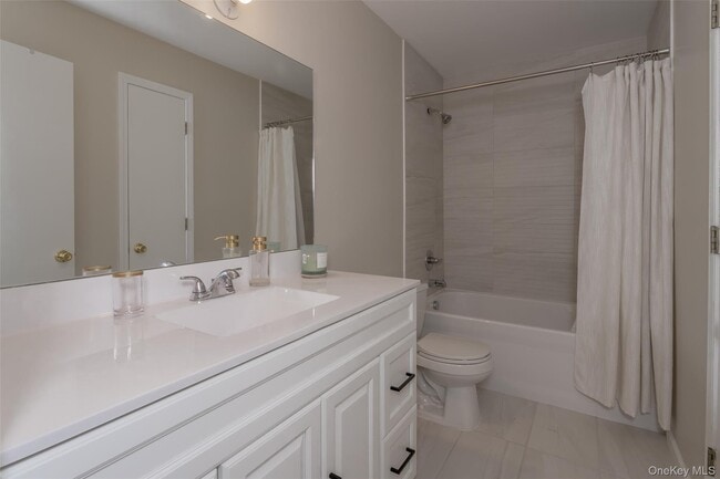 Building Photo - 423 Kings Hwy