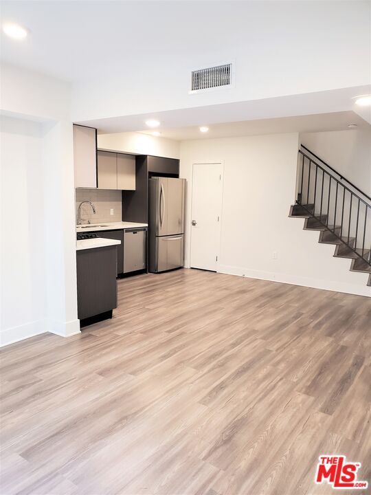 Building Photo - 5030 Rosewood Ave