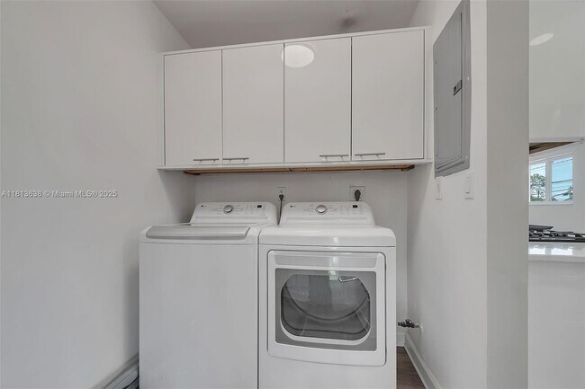 Building Photo - 2845 SW 24th St
