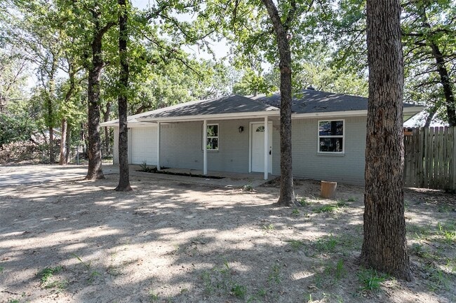 Building Photo - 840 Red Oak Ct