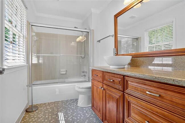 Building Photo - 447 Cove Dr NE