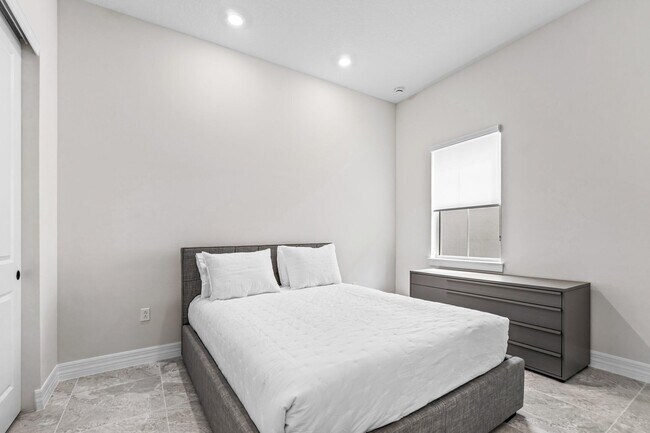 Building Photo - 12325 Frontline Ln