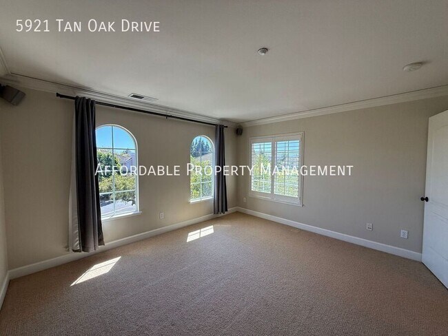 Building Photo - 5921 Tan Oak Dr