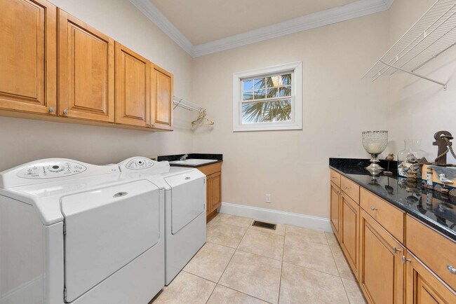 Building Photo - 3204 Sand Dollar Ln