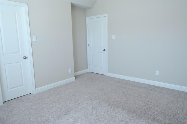 Building Photo - 13214 Pkwy Meadows Dr