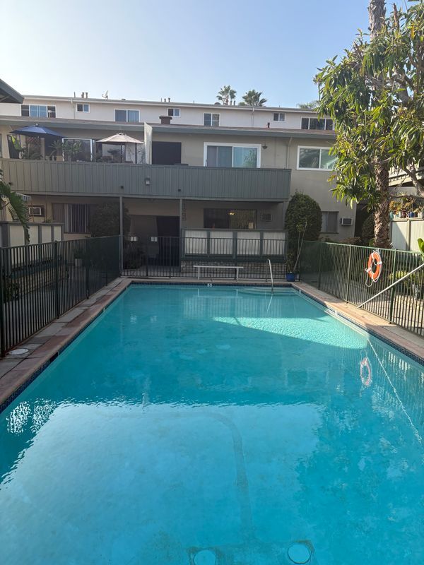 Building Photo - 7254 Hollywood Blvd