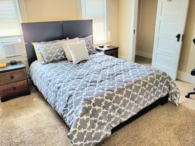 Building Photo - 608 S 35th Ave