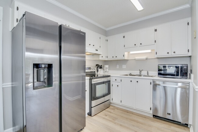 Building Photo - 662 Tara Ln