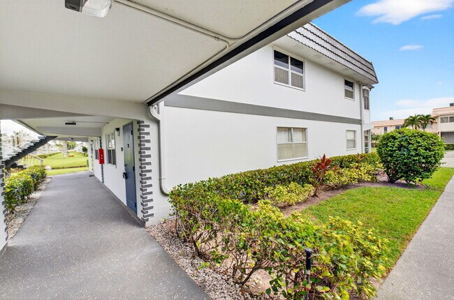 Building Photo - 359 Saxony Trail