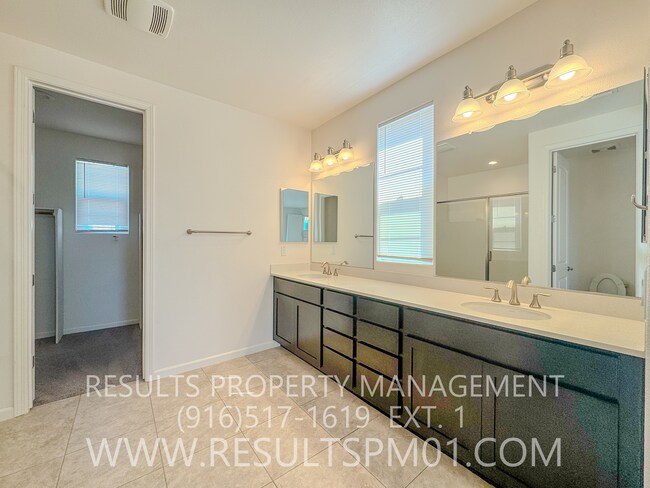 Building Photo - Beautifully upgraded Four bedroom w Loft
