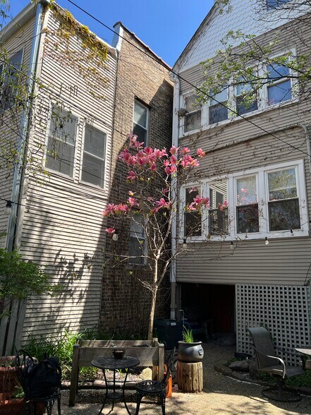 Building Photo - 4610 N Claremont Ave