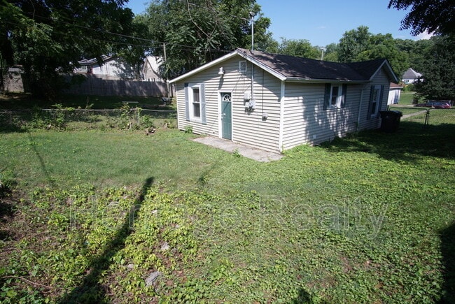 Building Photo - 307 E Oldham Ave
