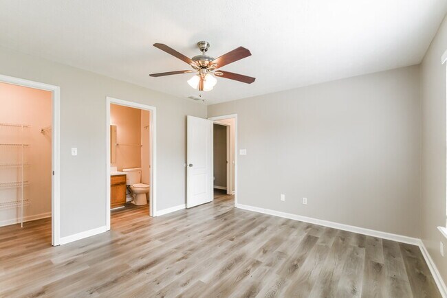 Building Photo - 17124 Rushmore Dr