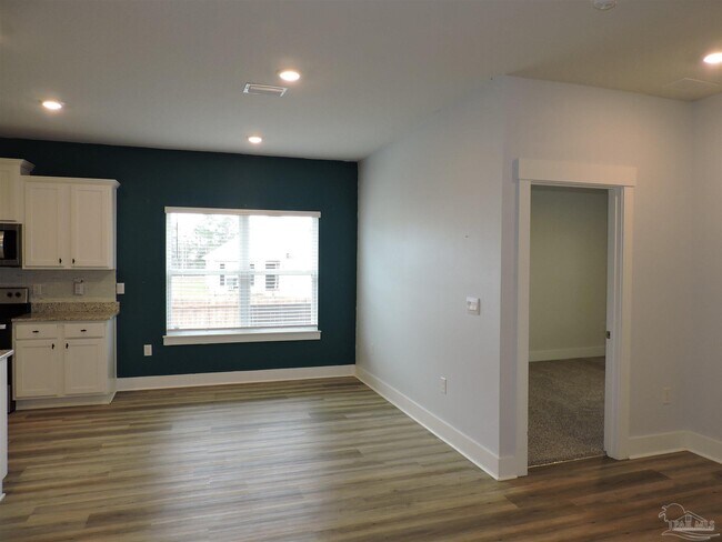 Building Photo - 10696 Davenport Lp