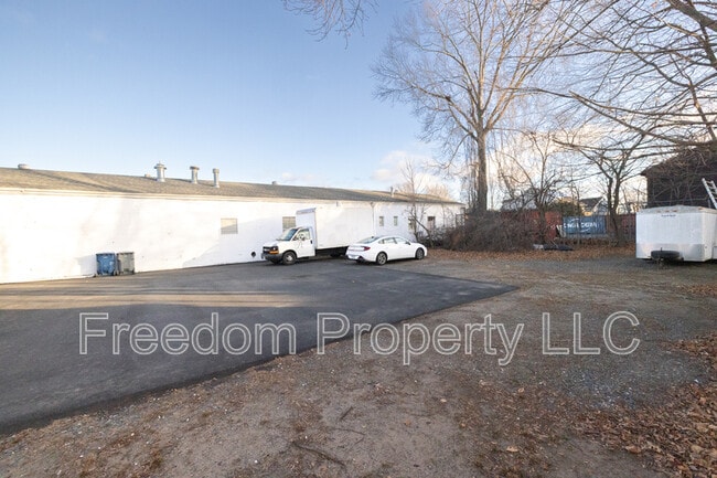 Building Photo - 120 Whiting St