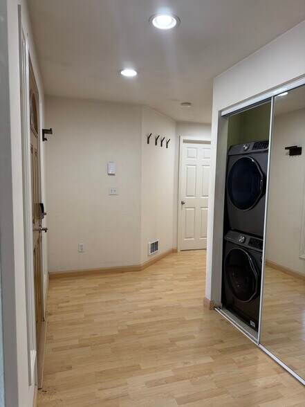Building Photo - 10027 NE 138th Pl