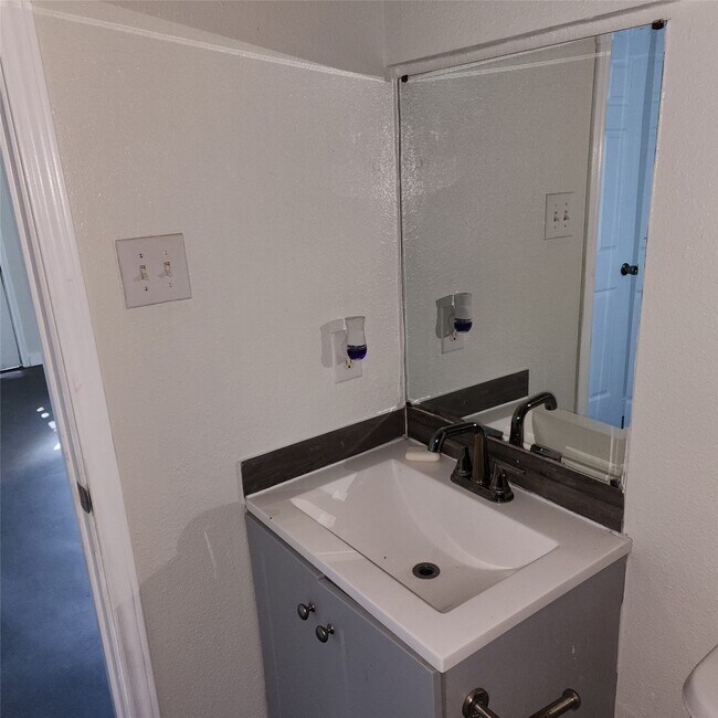 Building Photo - 4710 Pelican