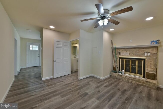 Building Photo - 422 Willow Grove Ave